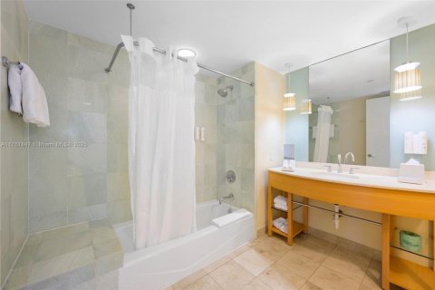 Condo in Sunny Isles Beach, Florida, 1 bedroom  № 1867496 - photo 12
