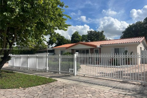 Купить виллу или дом в Майами, Флорида 3 спальни, 186.64м2, № 1947195 - фото 1