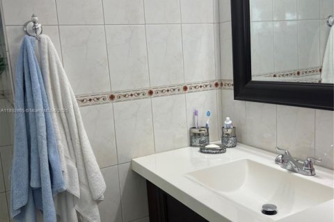 Купить виллу или дом в Майами, Флорида 3 спальни, 186.64м2, № 1947195 - фото 23