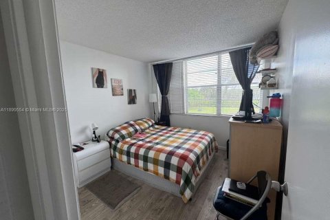 Купить кондоминиум в Пемброк-Пайнс, Флорида 2 спальни, 91.04м2, № 2014774 - фото 8