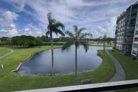 Купить кондоминиум в Пемброк-Пайнс, Флорида 2 спальни, 91.04м2, № 2014774 - фото 6