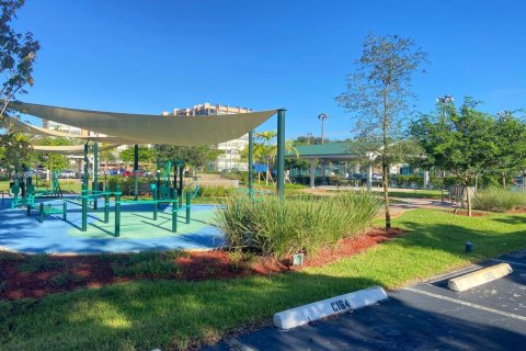 Купить кондоминиум в Пемброк-Пайнс, Флорида 2 спальни, 91.04м2, № 2014774 - фото 12