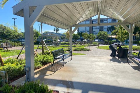 Купить кондоминиум в Пемброк-Пайнс, Флорида 2 спальни, 91.04м2, № 2014774 - фото 14