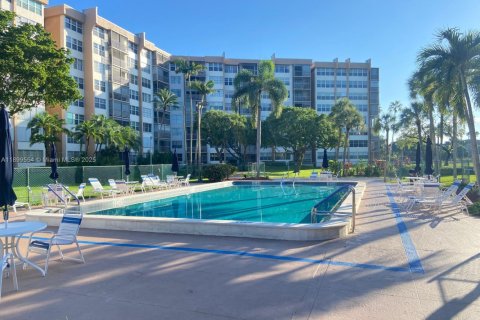 Кондоминиум с 2 спальнями в Пемброк-Пайнс, Флорида № 2014774