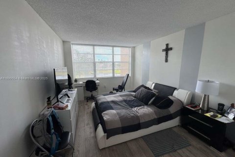 Купить кондоминиум в Пемброк-Пайнс, Флорида 2 спальни, 91.04м2, № 2014774 - фото 3