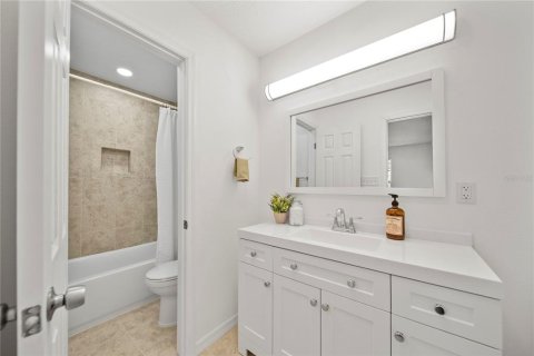 Condo in Temple Terrace, Florida, 2 bedrooms  № 1791608 - photo 24