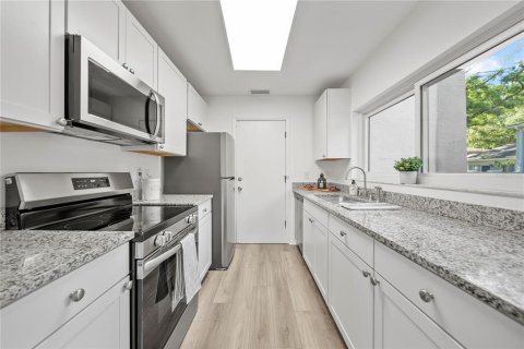 Condo in Temple Terrace, Florida, 2 bedrooms  № 1791608 - photo 7