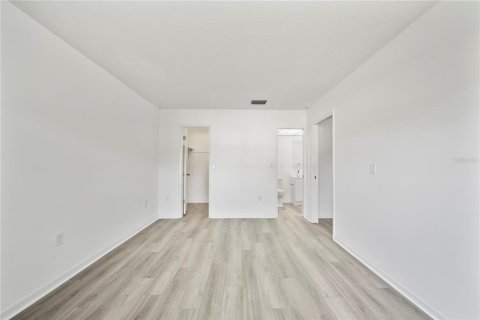 Condo in Temple Terrace, Florida, 2 bedrooms  № 1791608 - photo 13