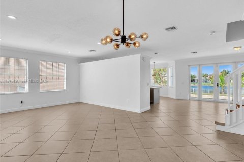 Villa ou maison à louer à Pembroke Pines, Floride: 4 chambres, 231.14 m2 № 2079978 - photo 15