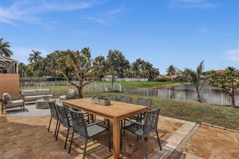 Villa ou maison à louer à Pembroke Pines, Floride: 4 chambres, 231.14 m2 № 2079978 - photo 7