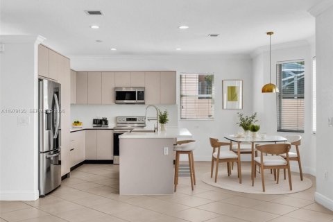 Villa ou maison à louer à Pembroke Pines, Floride: 4 chambres, 231.14 m2 № 2079978 - photo 8