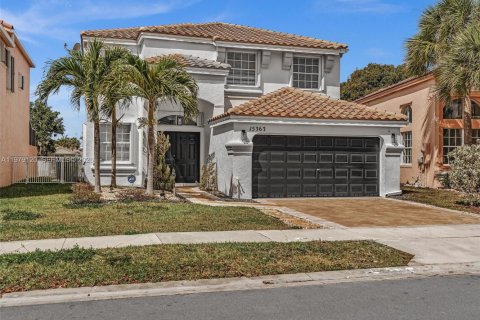 Villa ou maison à louer à Pembroke Pines, Floride: 4 chambres, 231.14 m2 № 2079978 - photo 13