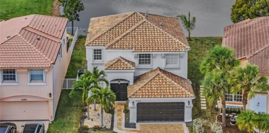 Villa ou maison à Pembroke Pines, Floride 4 chambres, 231.14 m2 № 2079978