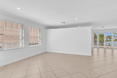 Villa ou maison à louer à Pembroke Pines, Floride: 4 chambres, 231.14 m2 № 2079978 - photo 16
