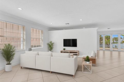Villa ou maison à louer à Pembroke Pines, Floride: 4 chambres, 231.14 m2 № 2079978 - photo 5