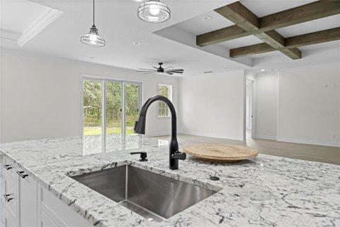 Casa en venta en Weeki Wachee, Florida, 4 dormitorios, 313.82 m2 № 2206472 - foto 7