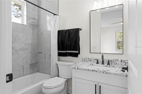 Casa en venta en Weeki Wachee, Florida, 4 dormitorios, 313.82 m2 № 2206472 - foto 16