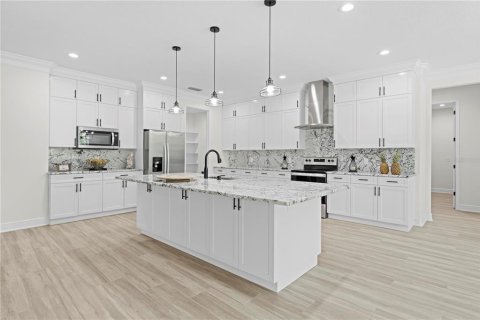 Casa en venta en Weeki Wachee, Florida, 4 dormitorios, 313.82 m2 № 2206472 - foto 14