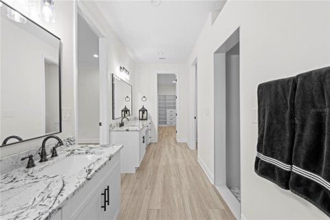 Casa en venta en Weeki Wachee, Florida, 4 dormitorios, 313.82 m2 № 2206472 - foto 17