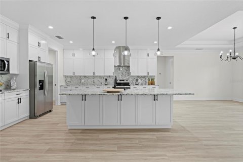 Casa en venta en Weeki Wachee, Florida, 4 dormitorios, 313.82 m2 № 2206472 - foto 9