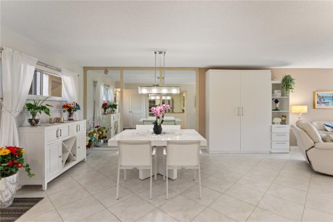 Купить кондоминиум в Пемброк-Пайнс, Флорида 1 спальня, 83.61м2, № 1971606 - фото 11