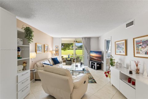 Купить кондоминиум в Пемброк-Пайнс, Флорида 1 спальня, 83.61м2, № 1971606 - фото 14