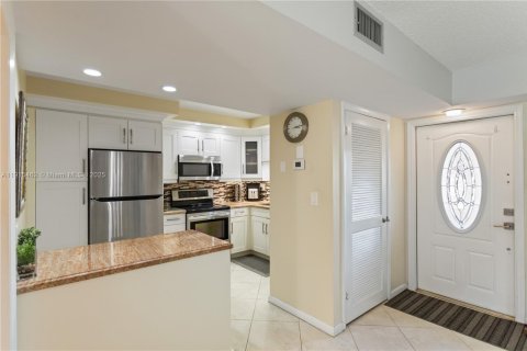 Купить кондоминиум в Пемброк-Пайнс, Флорида 1 спальня, 83.61м2, № 1971606 - фото 5