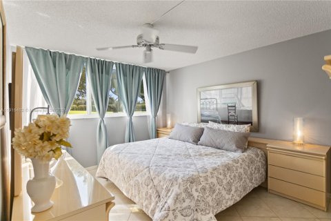 Купить кондоминиум в Пемброк-Пайнс, Флорида 1 спальня, 83.61м2, № 1971606 - фото 26