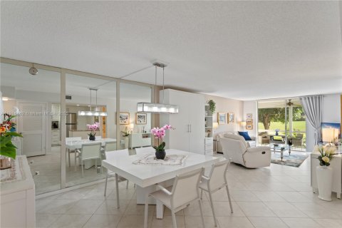 Купить кондоминиум в Пемброк-Пайнс, Флорида 1 спальня, 83.61м2, № 1971606 - фото 8