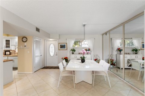 Купить кондоминиум в Пемброк-Пайнс, Флорида 1 спальня, 83.61м2, № 1971606 - фото 10