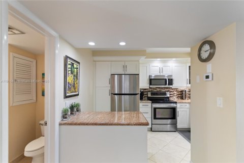 Купить кондоминиум в Пемброк-Пайнс, Флорида 1 спальня, 83.61м2, № 1971606 - фото 4