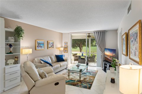 Купить кондоминиум в Пемброк-Пайнс, Флорида 1 спальня, 83.61м2, № 1971606 - фото 16