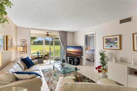 Купить кондоминиум в Пемброк-Пайнс, Флорида 1 спальня, 83.61м2, № 1971606 - фото 15