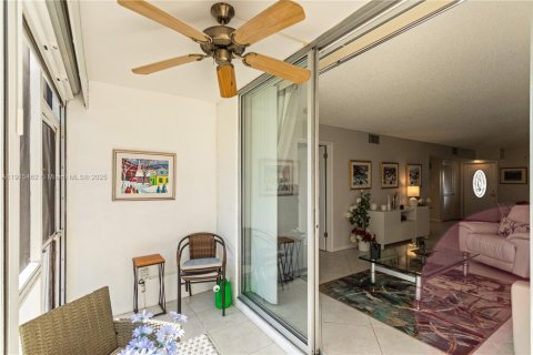 Купить кондоминиум в Пемброк-Пайнс, Флорида 1 спальня, 83.61м2, № 1971606 - фото 19