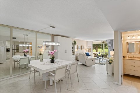 Купить кондоминиум в Пемброк-Пайнс, Флорида 1 спальня, 83.61м2, № 1971606 - фото 12