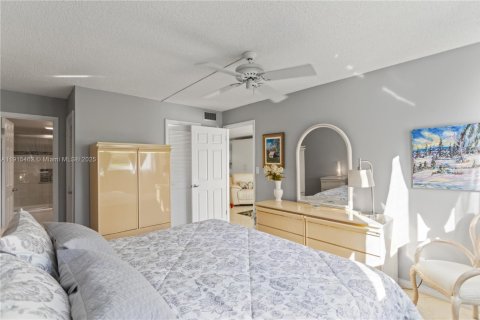 Купить кондоминиум в Пемброк-Пайнс, Флорида 1 спальня, 83.61м2, № 1971606 - фото 28