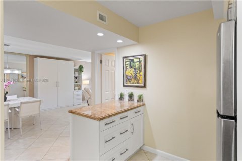 Купить кондоминиум в Пемброк-Пайнс, Флорида 1 спальня, 83.61м2, № 1971606 - фото 6