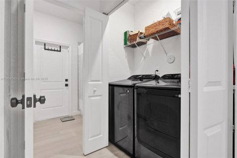 Купить виллу или дом в Майами, Флорида 3 спальни, 161.28м2, № 1684336 - фото 28