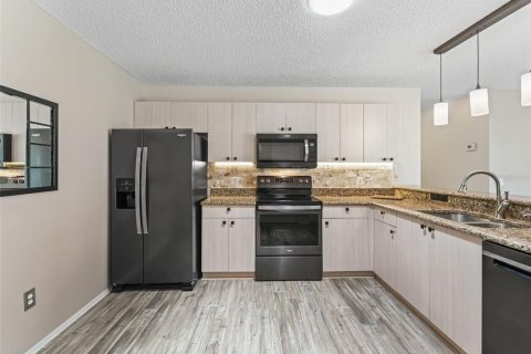 House in The Villages, Florida 2 bedrooms, 104.14 sq.m. № 1831793 - photo 14