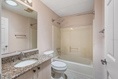 House in The Villages, Florida 2 bedrooms, 104.14 sq.m. № 1831793 - photo 23