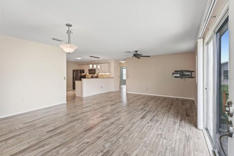 House in The Villages, Florida 2 bedrooms, 104.14 sq.m. № 1831793 - photo 7