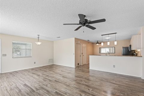House in The Villages, Florida 2 bedrooms, 104.14 sq.m. № 1831793 - photo 11