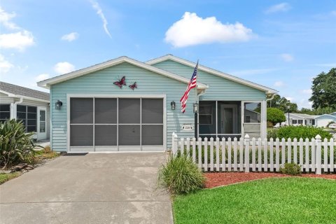 House in The Villages, Florida 2 bedrooms, 104.14 sq.m. № 1831793 - photo 1