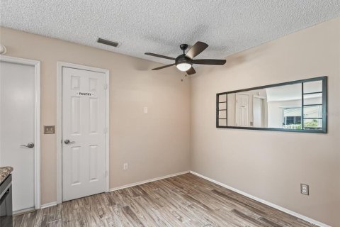 House in The Villages, Florida 2 bedrooms, 104.14 sq.m. № 1831793 - photo 13