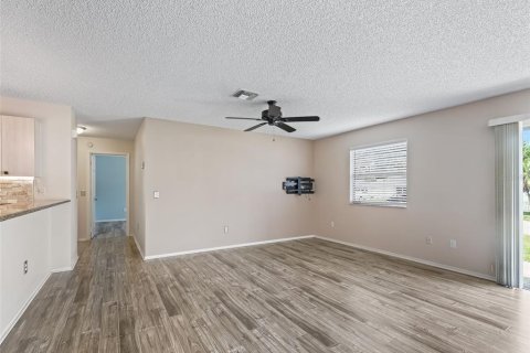 House in The Villages, Florida 2 bedrooms, 104.14 sq.m. № 1831793 - photo 8