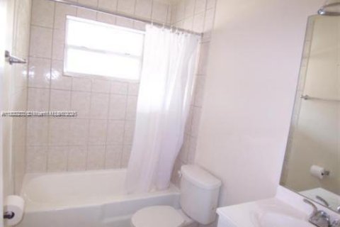 Commercial property in Fort Lauderdale, Florida 475.38 sq.m. № 1809287 - photo 5