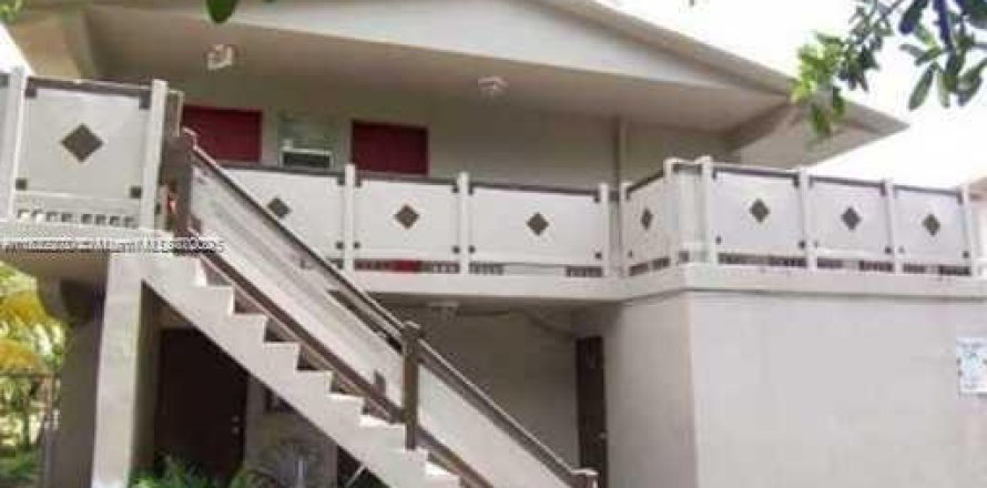 Commercial property in Fort Lauderdale, Florida 475.38 sq.m. № 1809287