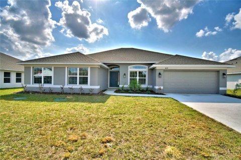 House in Auburndale, Florida 4 bedrooms, 278.71 sq.m. № 1689953 - photo 1