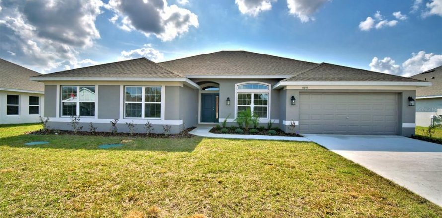 House in Auburndale, Florida 4 bedrooms, 278.71 sq.m. № 1689953