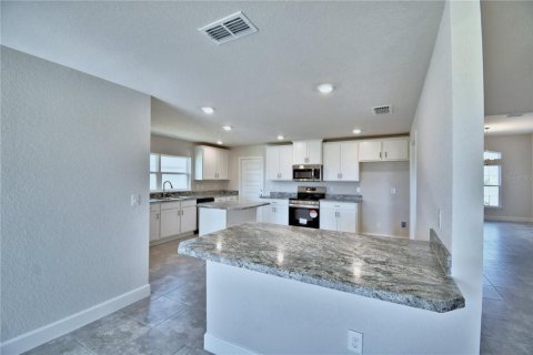 House in Auburndale, Florida 4 bedrooms, 278.71 sq.m. № 1689953 - photo 16
